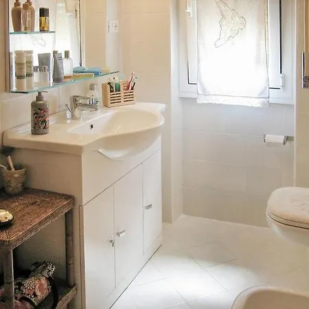 Mattarana Sleeps 6 Pool Air Con Wifi *